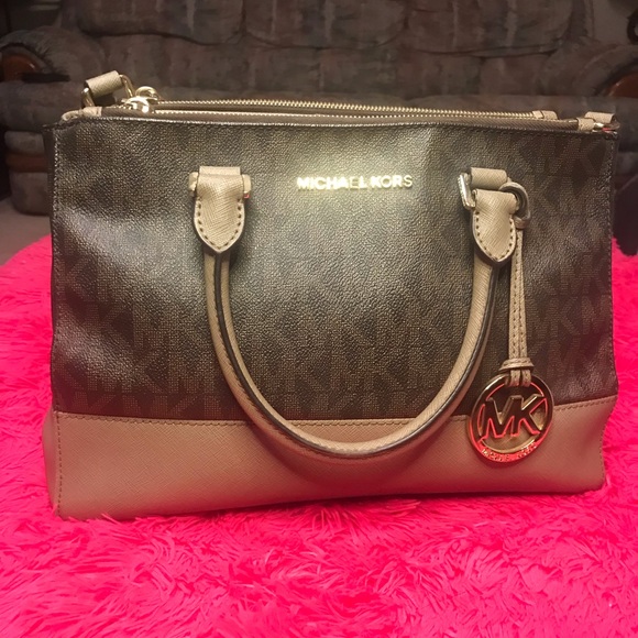 Michael Kors signature Sutton bag - Picture 1 of 6